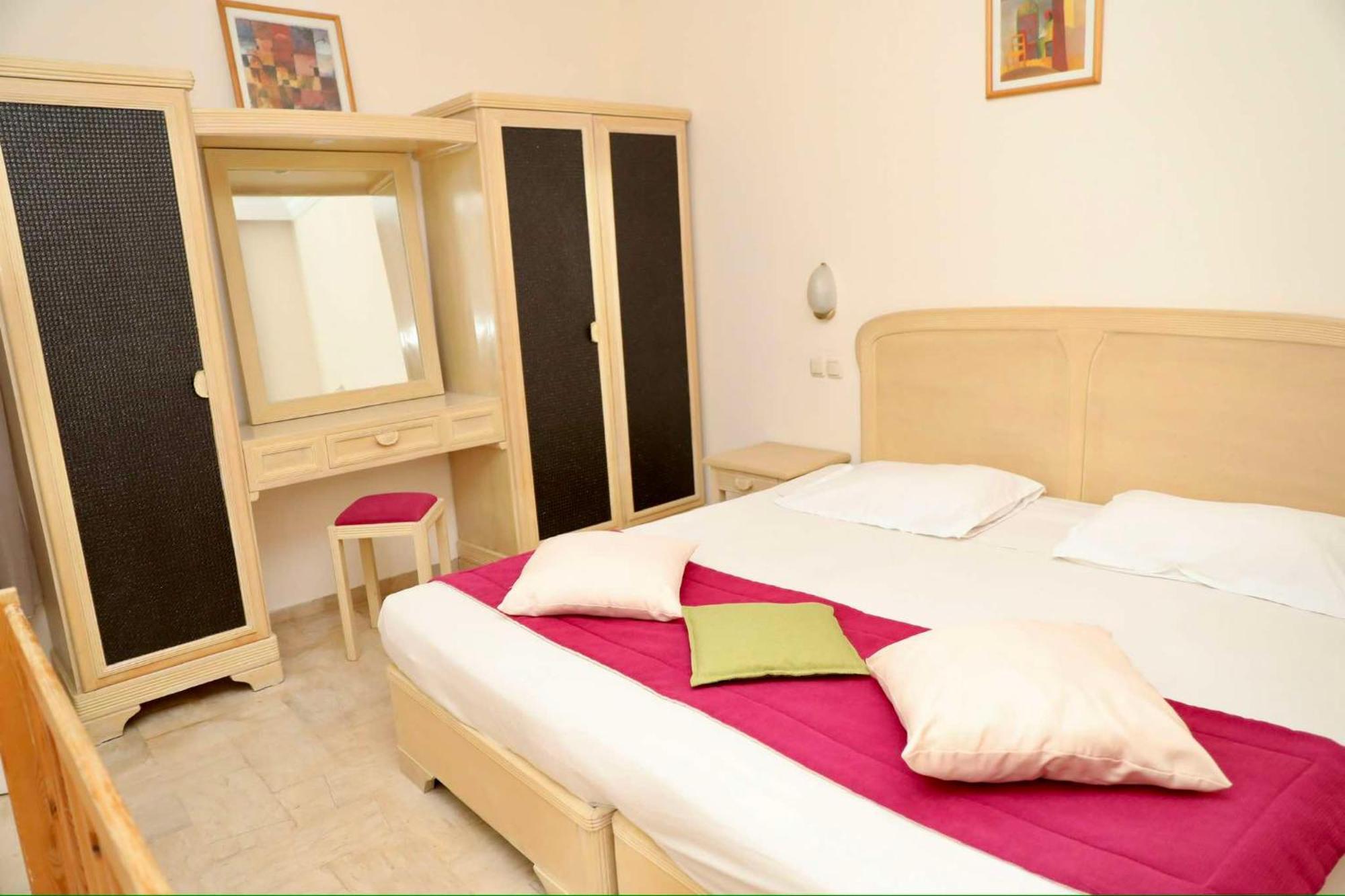 Appart Hotel Rodes Mezraia Exteriör bild